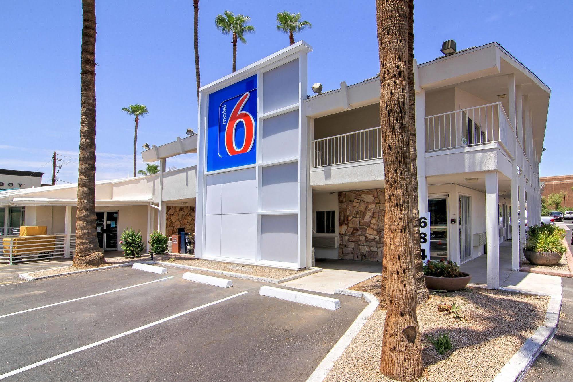 6 Old Town Fashion Square Hotel 3*
